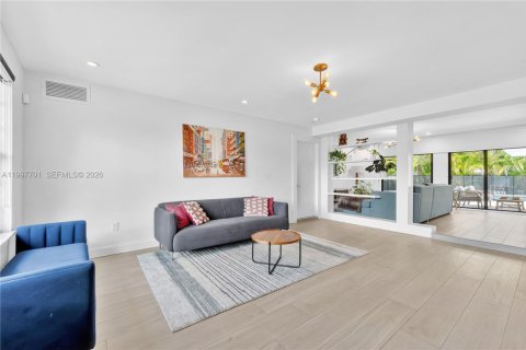 Casa en alquiler en Miami, Florida, 4 dormitorios, 238.29 m2 № 2067018 - foto 4