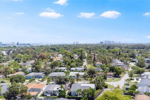 Casa en alquiler en Miami, Florida, 4 dormitorios, 238.29 m2 № 2067018 - foto 25