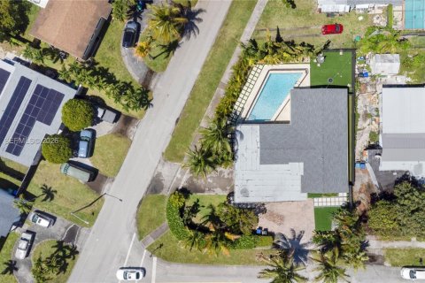 Casa en alquiler en Miami, Florida, 4 dormitorios, 238.29 m2 № 2067018 - foto 2