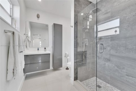 Casa en alquiler en Miami, Florida, 4 dormitorios, 238.29 m2 № 2067018 - foto 14