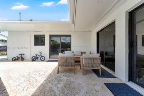 Casa en alquiler en Miami, Florida, 4 dormitorios, 238.29 m2 № 2067018 - foto 21