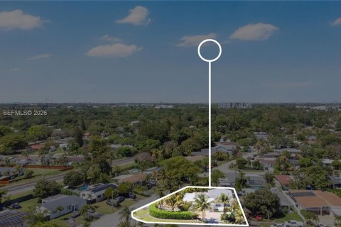 Casa en alquiler en Miami, Florida, 4 dormitorios, 238.29 m2 № 2067018 - foto 27