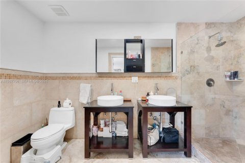 Casa en alquiler en Miami, Florida, 4 dormitorios, 238.29 m2 № 2067018 - foto 17