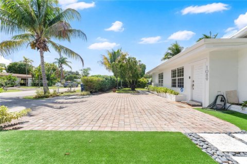 Casa en alquiler en Miami, Florida, 4 dormitorios, 238.29 m2 № 2067018 - foto 19