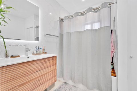 Casa en alquiler en Miami, Florida, 4 dormitorios, 238.29 m2 № 2067018 - foto 16