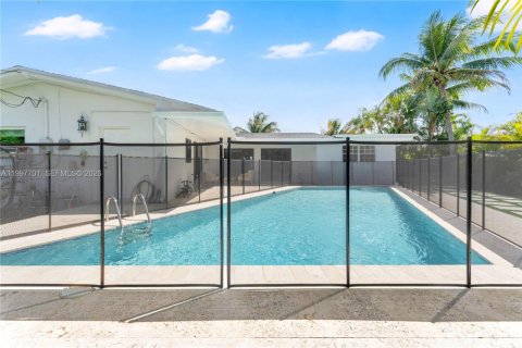 Casa en alquiler en Miami, Florida, 4 dormitorios, 238.29 m2 № 2067018 - foto 23