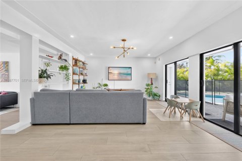 Casa en alquiler en Miami, Florida, 4 dormitorios, 238.29 m2 № 2067018 - foto 6