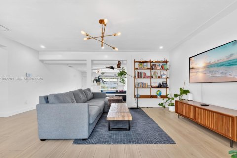 Casa en alquiler en Miami, Florida, 4 dormitorios, 238.29 m2 № 2067018 - foto 7