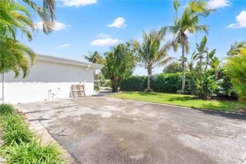 Casa en alquiler en Miami, Florida, 4 dormitorios, 238.29 m2 № 2067018 - foto 20