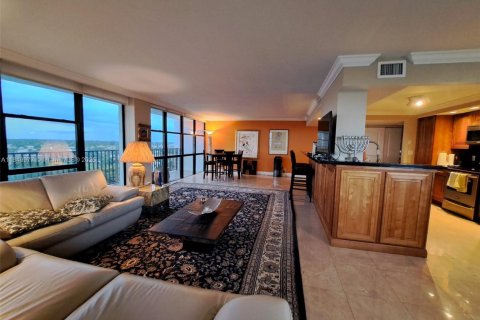 Condo in Hallandale Beach, Florida, 2 bedrooms  № 1852437 - photo 4