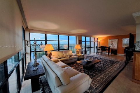 Condo in Hallandale Beach, Florida, 2 bedrooms  № 1852437 - photo 5