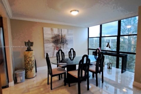 Condo in Hallandale Beach, Florida, 2 bedrooms  № 1852437 - photo 6