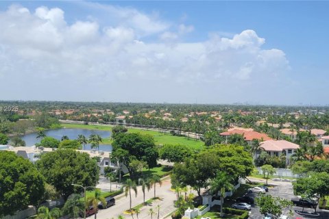 Condo in Hallandale Beach, Florida, 2 bedrooms  № 1852437 - photo 16