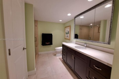 Condo in Hallandale Beach, Florida, 2 bedrooms  № 1852437 - photo 14