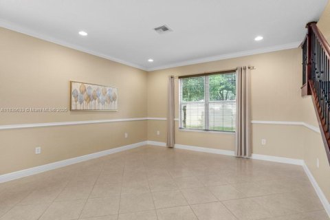 House in Miramar, Florida 5 bedrooms, 257.43 sq.m. № 1828332 - photo 8