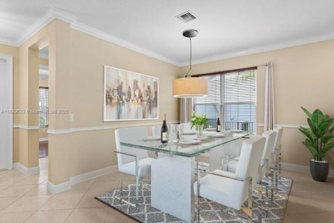 House in Miramar, Florida 5 bedrooms, 257.43 sq.m. № 1828332 - photo 7
