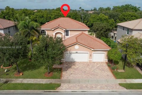 House in Miramar, Florida 5 bedrooms, 257.43 sq.m. № 1828332 - photo 4