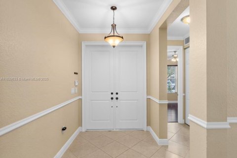 House in Miramar, Florida 5 bedrooms, 257.43 sq.m. № 1828332 - photo 5