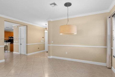 House in Miramar, Florida 5 bedrooms, 257.43 sq.m. № 1828332 - photo 10