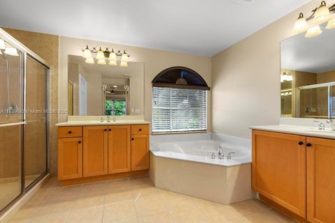 House in Miramar, Florida 5 bedrooms, 257.43 sq.m. № 1828332 - photo 28