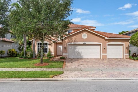 House in Miramar, Florida 5 bedrooms, 257.43 sq.m. № 1828332 - photo 2