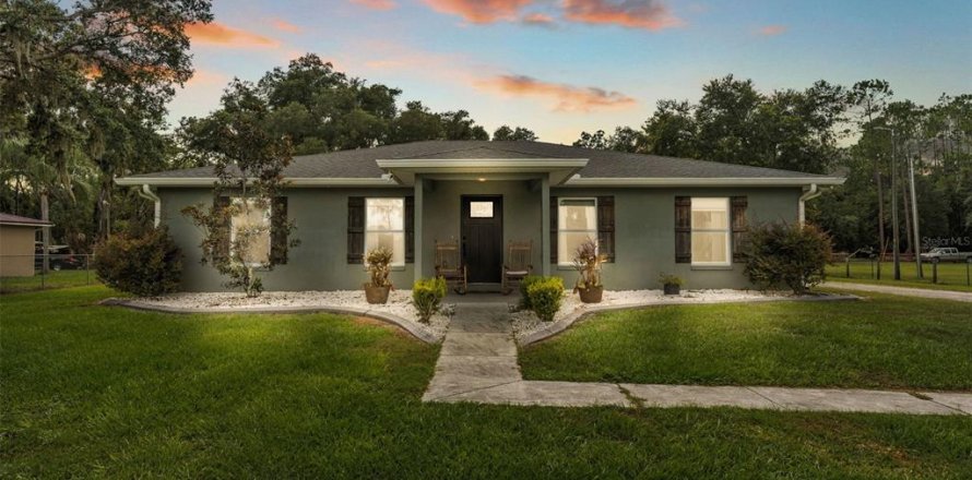 House in Lakeland, Florida 3 bedrooms, 164.99 sq.m. № 1847095