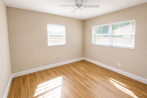 House in New Port Richey, Florida 2 bedrooms, 66.89 sq.m. № 2348065 - photo 7
