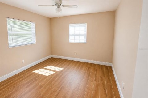 House in New Port Richey, Florida 2 bedrooms, 66.89 sq.m. № 2348065 - photo 9