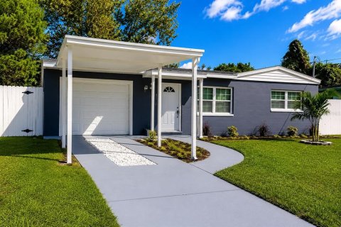 House in New Port Richey, Florida 2 bedrooms, 66.89 sq.m. № 2348065 - photo 2