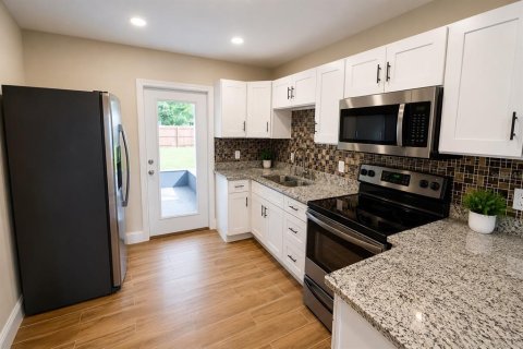 House in New Port Richey, Florida 2 bedrooms, 66.89 sq.m. № 2348065 - photo 6