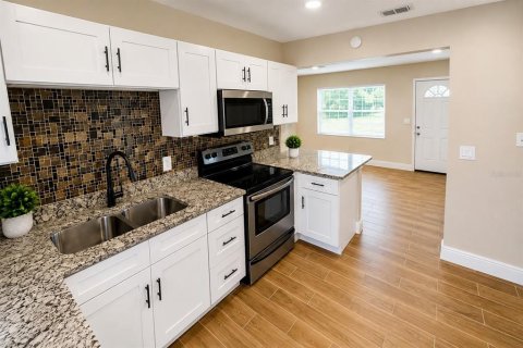 House in New Port Richey, Florida 2 bedrooms, 66.89 sq.m. № 2348065 - photo 5