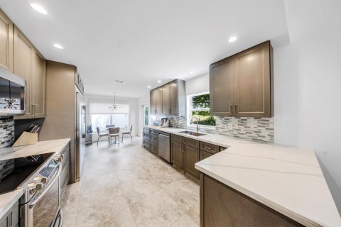 Villa ou maison à vendre à Pompano Beach, Floride: 4 chambres, 204.85 m2 № 2146802 - photo 10