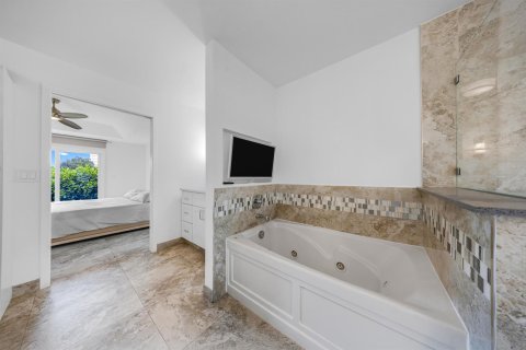 Villa ou maison à vendre à Pompano Beach, Floride: 4 chambres, 204.85 m2 № 2146802 - photo 21