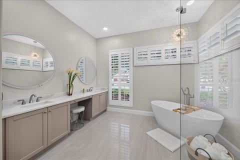 House in Tampa, Florida 4 bedrooms, 274.99 sq.m. № 2396416 - photo 21