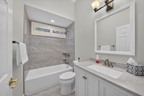 House in Tampa, Florida 4 bedrooms, 274.99 sq.m. № 2396416 - photo 29