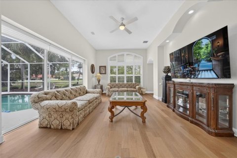 House in Tampa, Florida 4 bedrooms, 274.99 sq.m. № 2396416 - photo 17