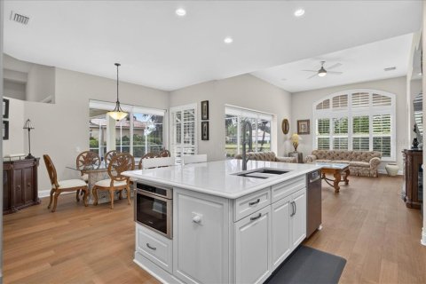 House in Tampa, Florida 4 bedrooms, 274.99 sq.m. № 2396416 - photo 15