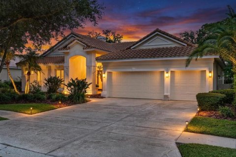 House in Tampa, Florida 4 bedrooms, 274.99 sq.m. № 2396416 - photo 2