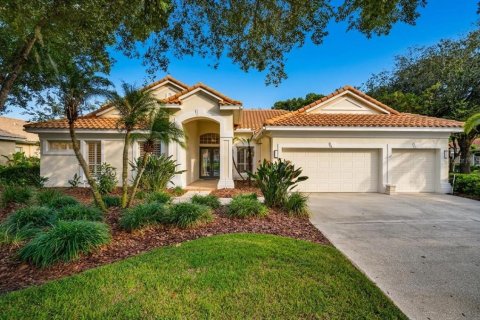 House in Tampa, Florida 4 bedrooms, 274.99 sq.m. № 2396416