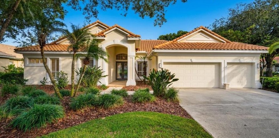 House in Tampa, Florida 4 bedrooms, 274.99 sq.m. № 2396416