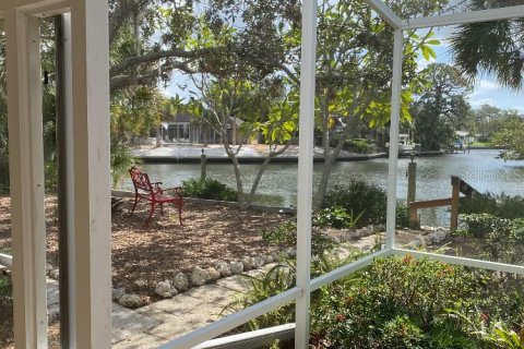House in Siesta Key, Florida 3 bedrooms, 135.08 sq.m. № 2099356 - photo 15
