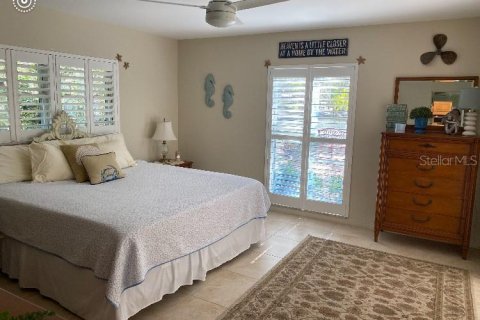 House in Siesta Key, Florida 3 bedrooms, 135.08 sq.m. № 2099356 - photo 25