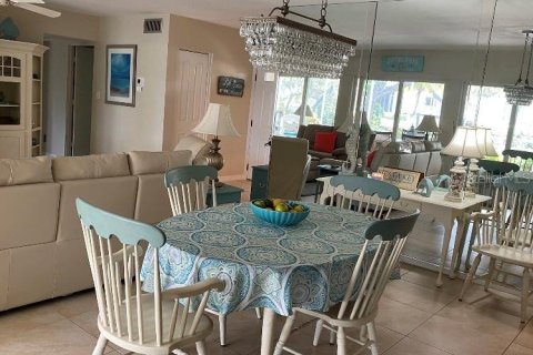 House in Siesta Key, Florida 3 bedrooms, 135.08 sq.m. № 2099356 - photo 21