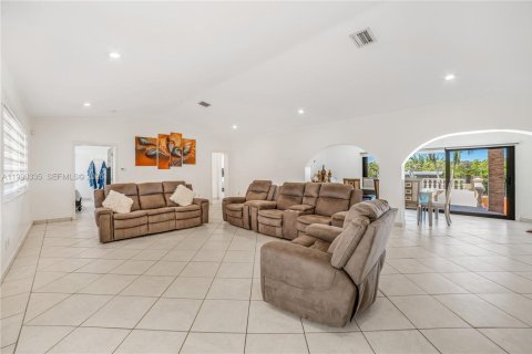 Casa en venta en Homestead, Florida, 6 dormitorios, 311.41 m2 № 2057631 - foto 10