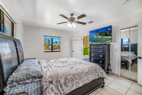 Casa en venta en Homestead, Florida, 6 dormitorios, 311.41 m2 № 2057631 - foto 26