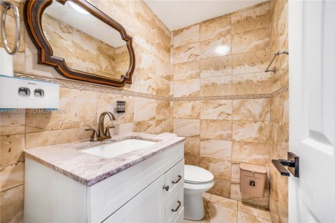 Casa en venta en Homestead, Florida, 6 dormitorios, 311.41 m2 № 2057631 - foto 24