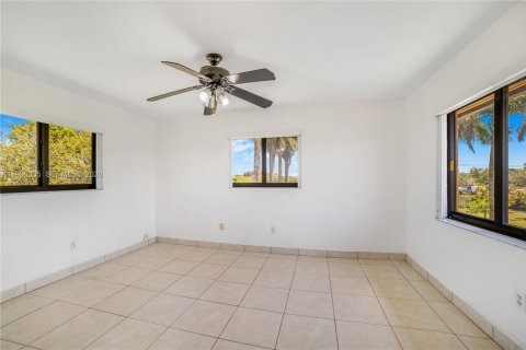 Casa en venta en Homestead, Florida, 6 dormitorios, 311.41 m2 № 2057631 - foto 30