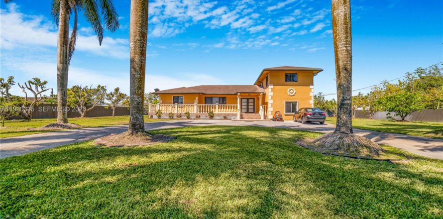 Casa en Homestead, Florida 6 dormitorios, 311.41 m2 № 2057631