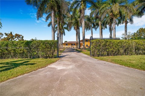 Casa en venta en Homestead, Florida, 6 dormitorios, 311.41 m2 № 2057631 - foto 4