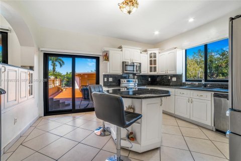 Casa en venta en Homestead, Florida, 6 dormitorios, 311.41 m2 № 2057631 - foto 17